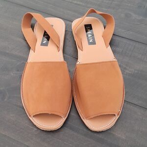 She & in sandals new with no tags size size 8 and 1/2
